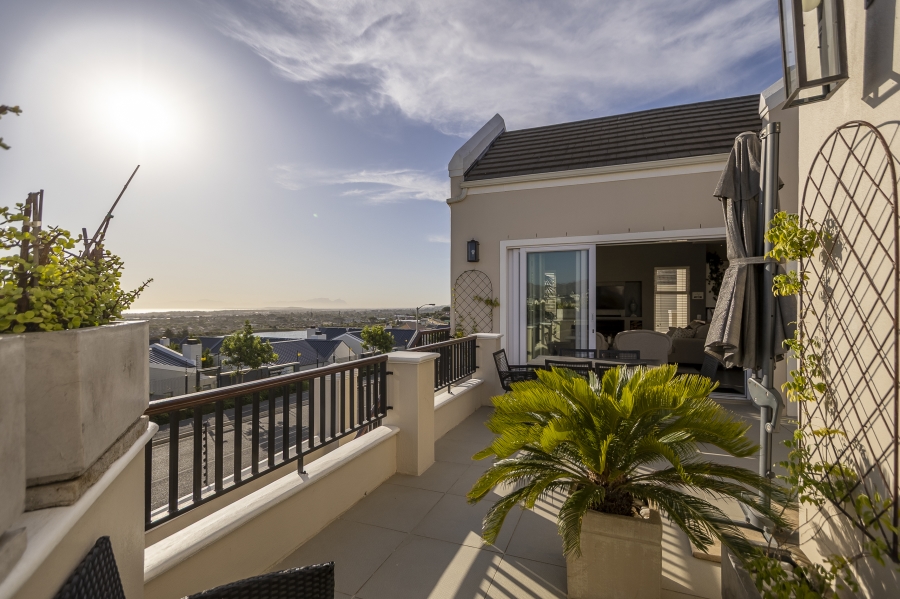 5 Bedroom Property for Sale in Meerhof Estat Western Cape